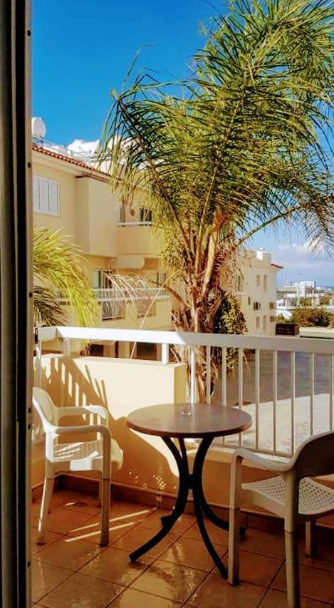 Armstrong Apartment Paralimni Exteriör bild